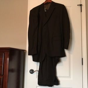 Men’s suit - Joseph A Bank - 42 R
